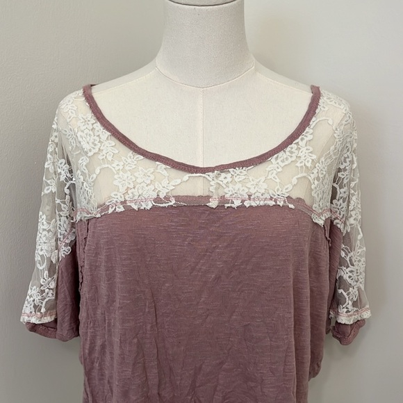 Women’s Lacy & Flowy Scoop Neck Shirt Top - Picture 3 of 3